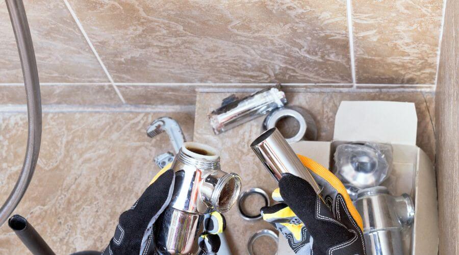 Professional gutter cleaning in North Hollywood, CA
